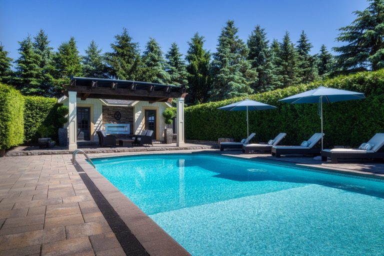 Rectangular fiberglass swimming pool - Pools By York