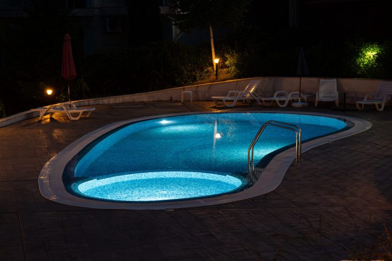Fiberglass plunge pool - Pools By York