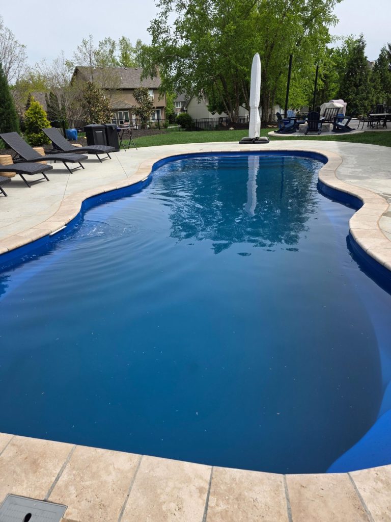 Freeform fiberglass pool - Pools By York